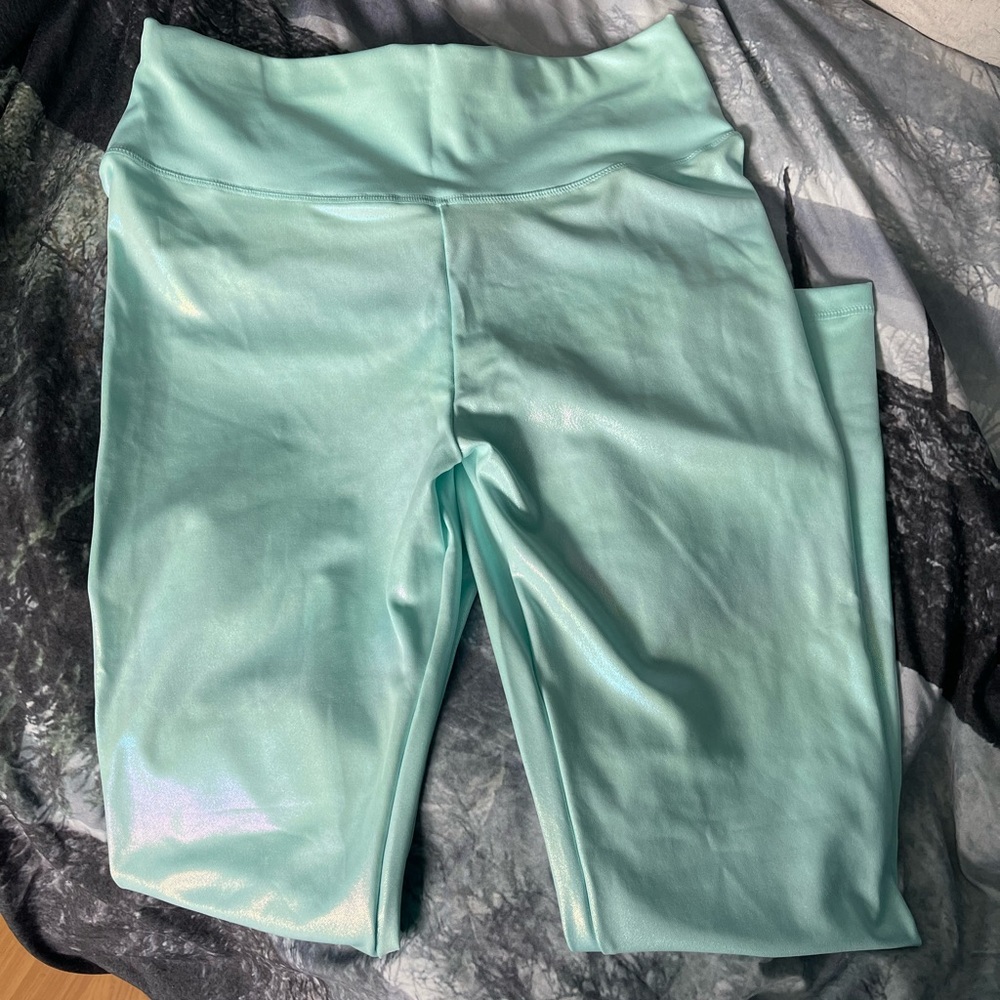 Halara unicorn scrunchy butt leggings in teal - BNWOTs Size L